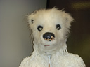 Nicolas Den Den: A Likeable Bear/Nicolas Den Den: Un Gordo Simpatico